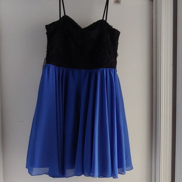 Dress - Picture 3 of 4